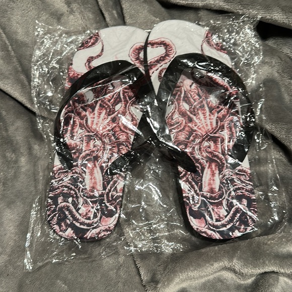 Deep Down Flip Flops S / 6-7 - Picture 3 of 3